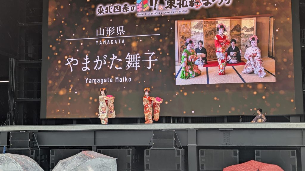 大阪万博で演舞を披露する「やまがた舞子」